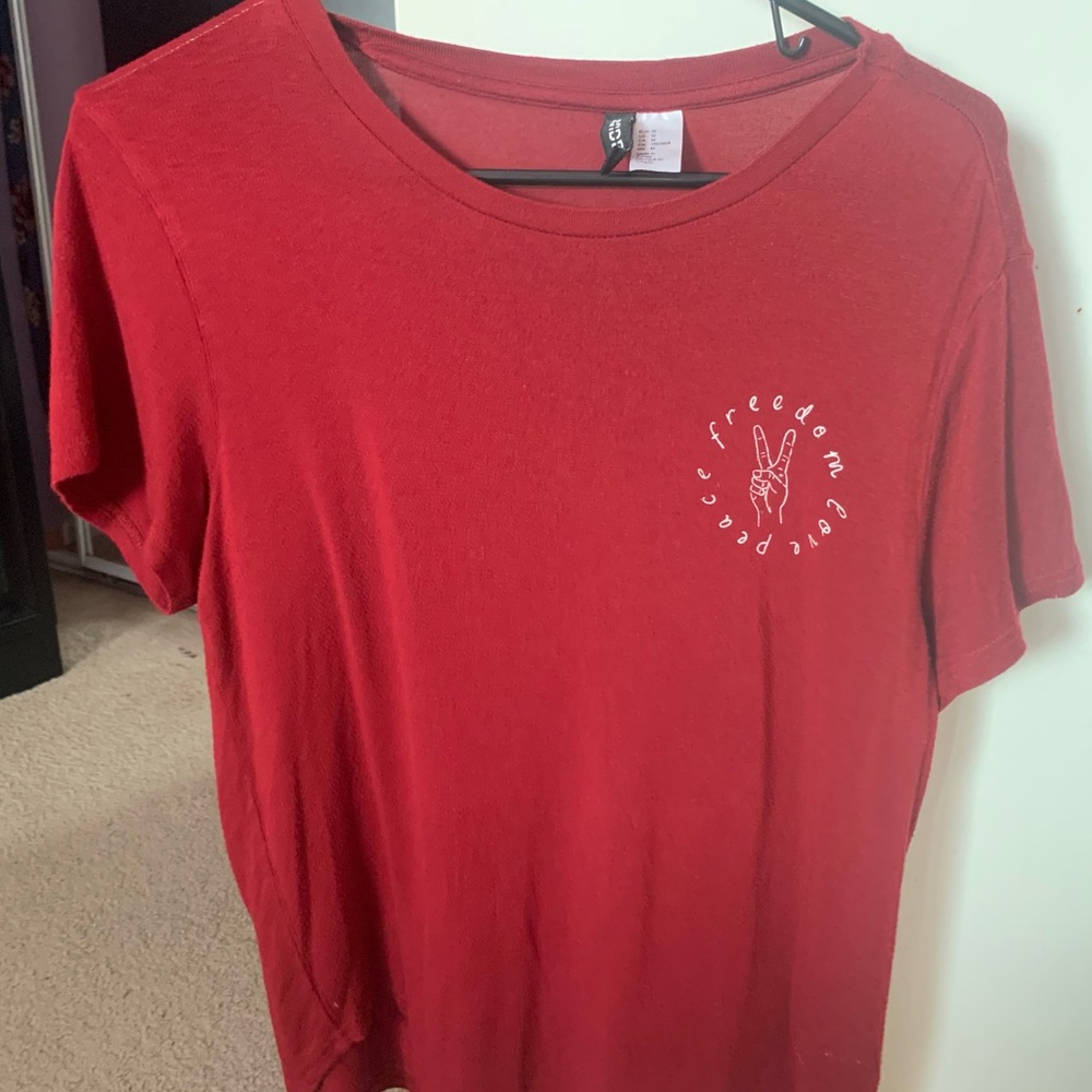 Red designed tee from H&M🦋